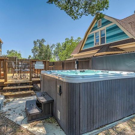 The Vibrant Victorian Hot Tub & Fire Pit In Occ Villa Colorado Springs Exterior photo